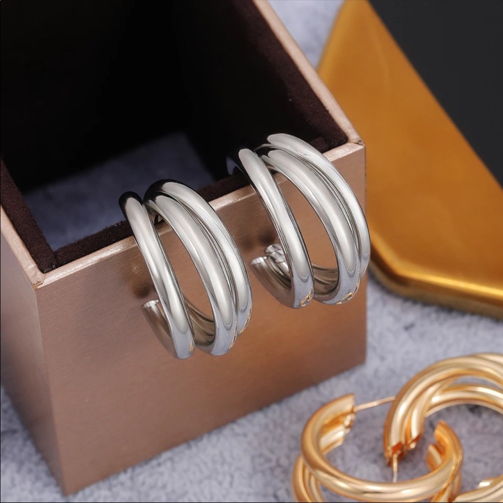 NEW Silver Geometric Simple Stylish Hoop Earrings - Picture 3 of 4